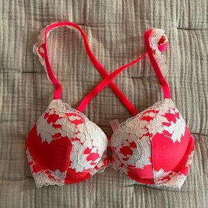 Like-New Victoria’s Secret Very Sexy Lace Convertible Push-Up Bra